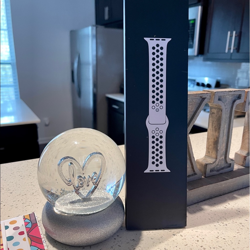 New 44mm Pure Platinum/Black Nike Sport Band
